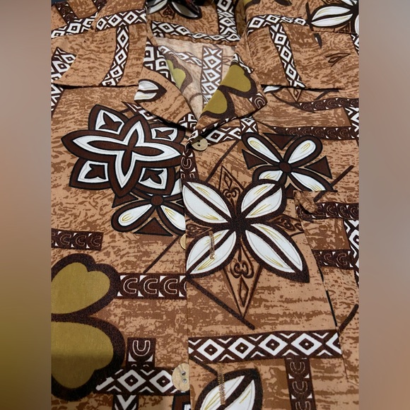 Roundy Bay Men’s Hawaiian Shirt - Picture 9 of 9